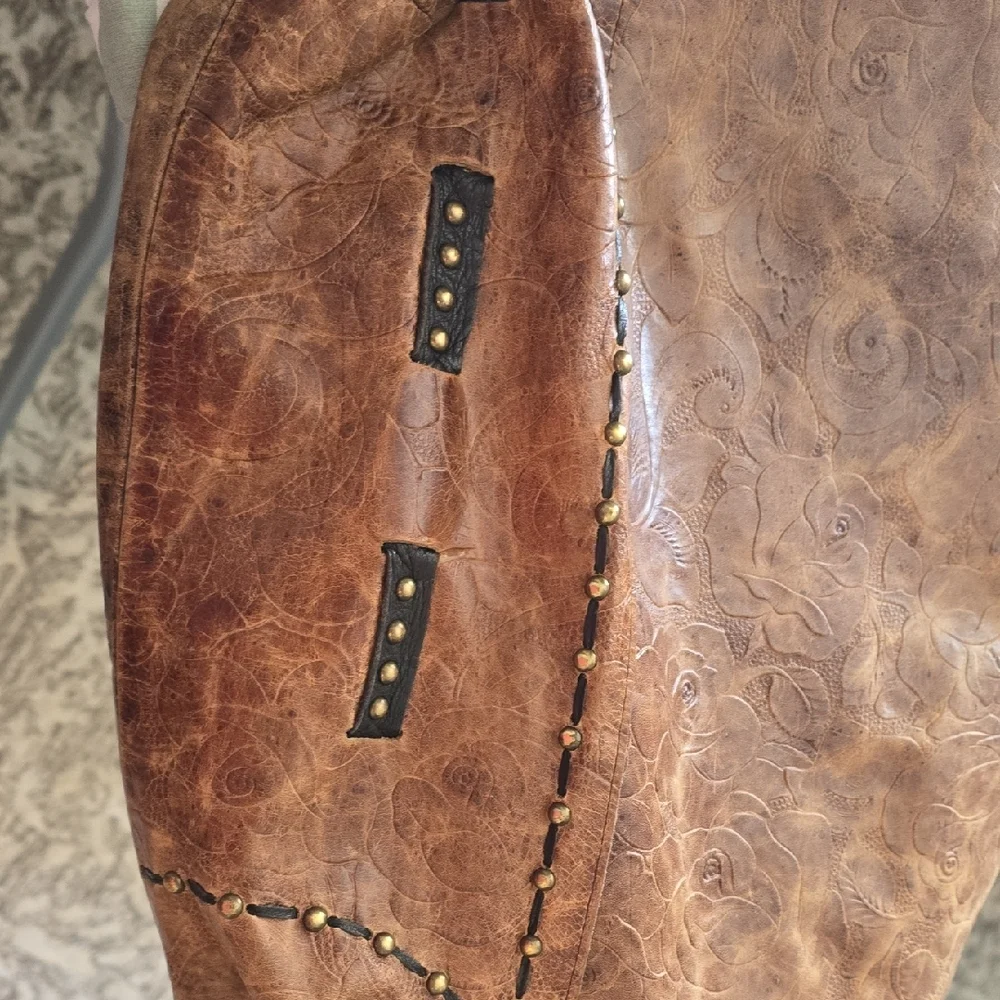 Elegant Tan and Brown Embossed Shoulder Bag - Picture 5 of 5